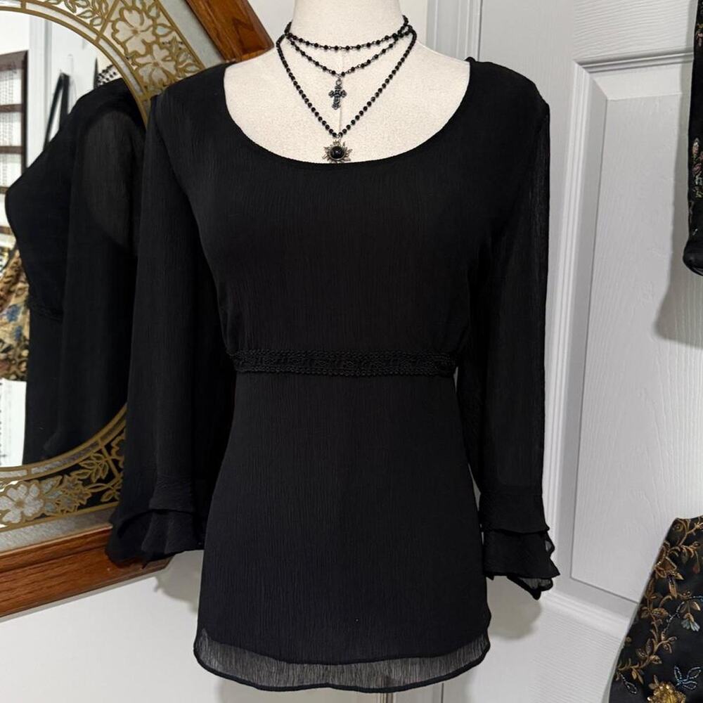VTG Y2K Plaza South Black Ribbed Texture Lace Trim Flare Sleeve Dark Femme Top